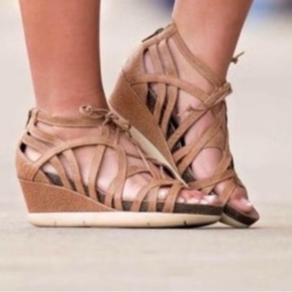 OTBT Nomadic Wedge sandal SZ 6.5 copper brown color gladiator type zipper back